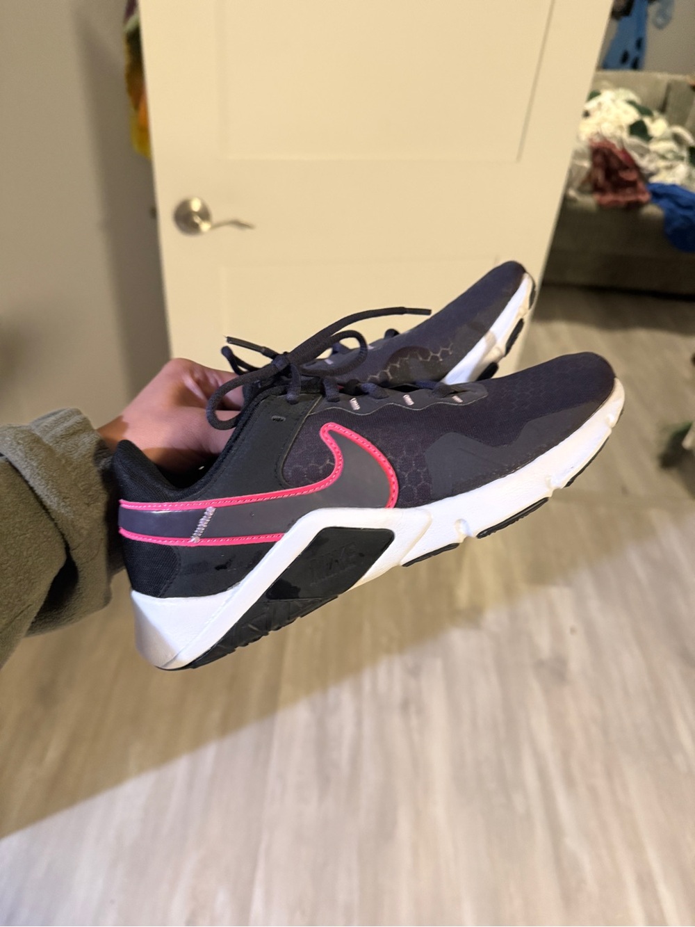 Nike Legend Essential 2 Women’s Sneakers | Size 8